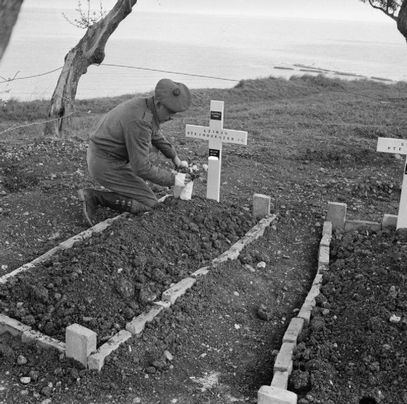 The_Canadian_Army_in_Italy_1944_NA10975.jpg