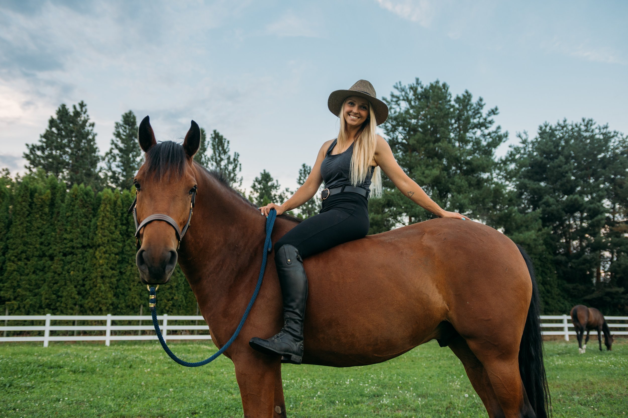 1-JamesAltonFilmsEpicAndForever-Ashton-KelownaPortraits-20220818-JAF09769.jpg