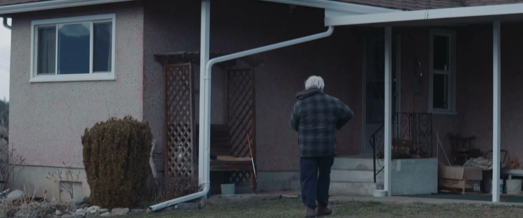 The shopkeeper walking toward a house in Mabel