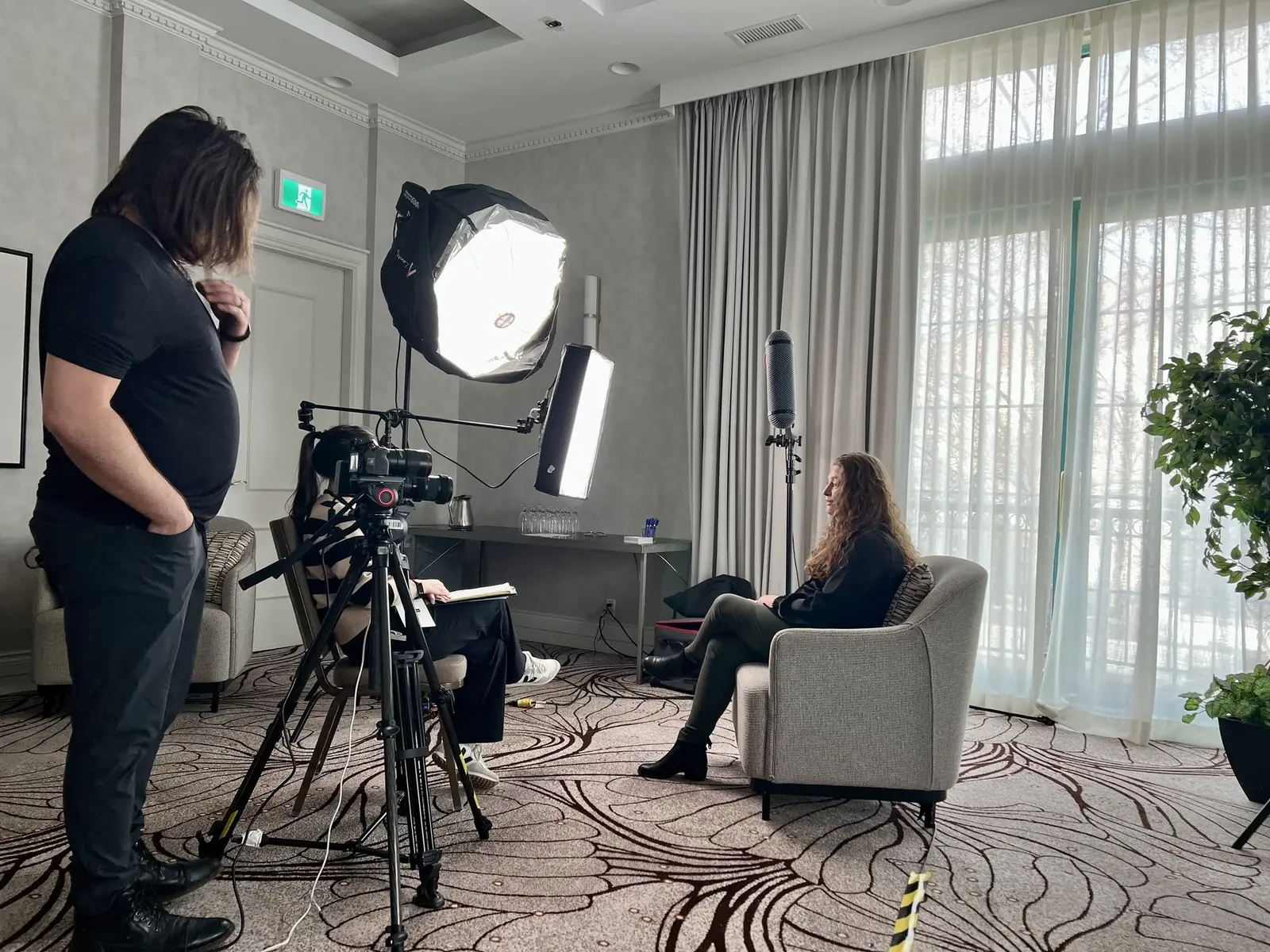 Two cameras, soft lights and a boom around the SandBay interview chair